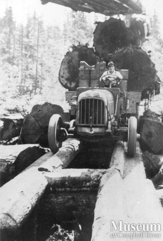 Early logging truck on a fore-an-aft road