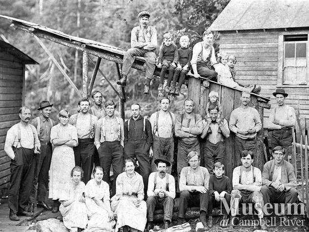 Bendickson Logging crew and families at Jervis Inlet