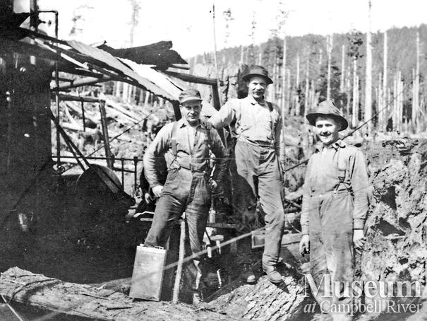 Bendickson Logging crew members