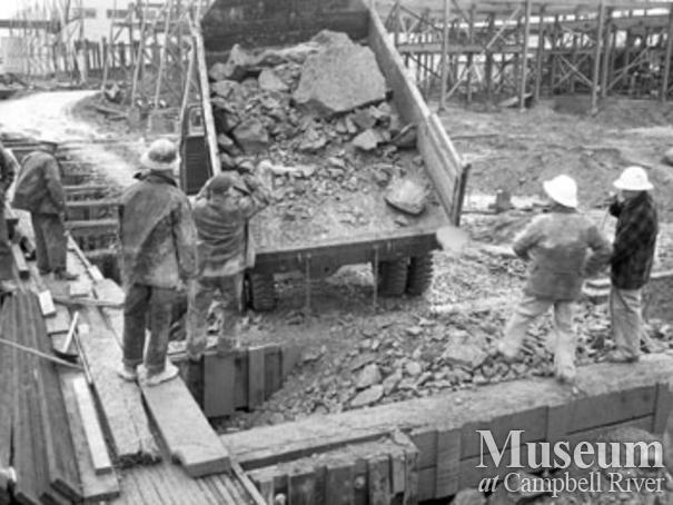 Constructing the Elk Falls Mill